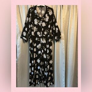 Torrid Size 6 Black Floral Maxi Dress